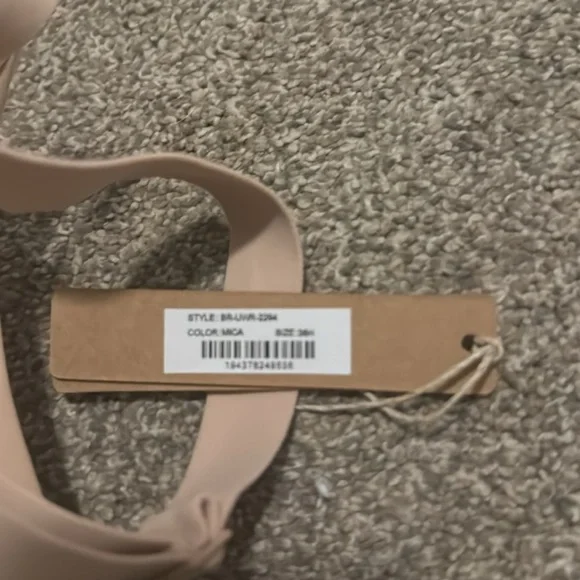 Skims Fits Everybody T-Shirt Bra - Picture 7 of 8